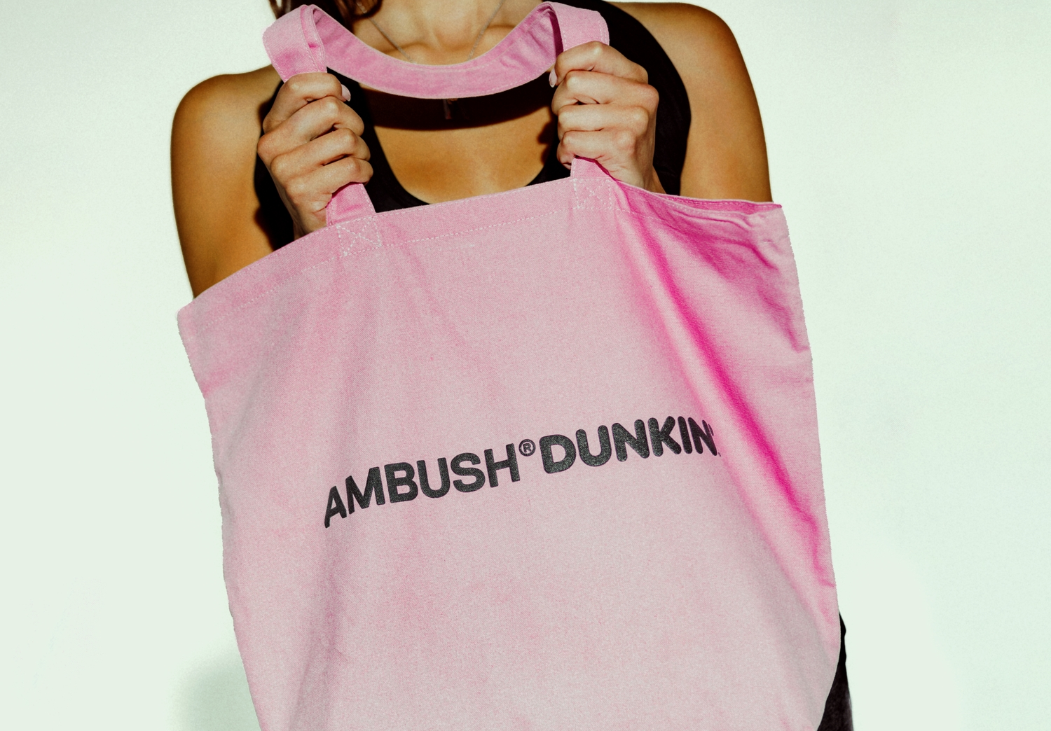 Dunkin+x+AMBUSH+Tote+Bag+Close+Up_69fcdf64-625e-48f5-bad2-a0cd22f45922-prv