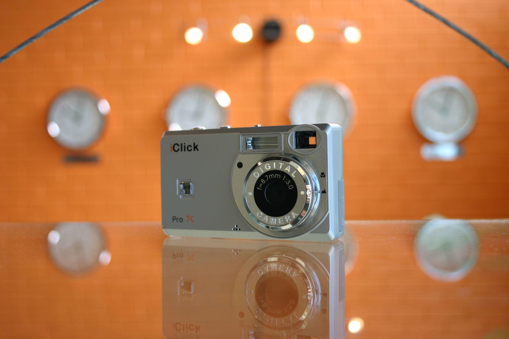 iclick_pro7c-camera-founding